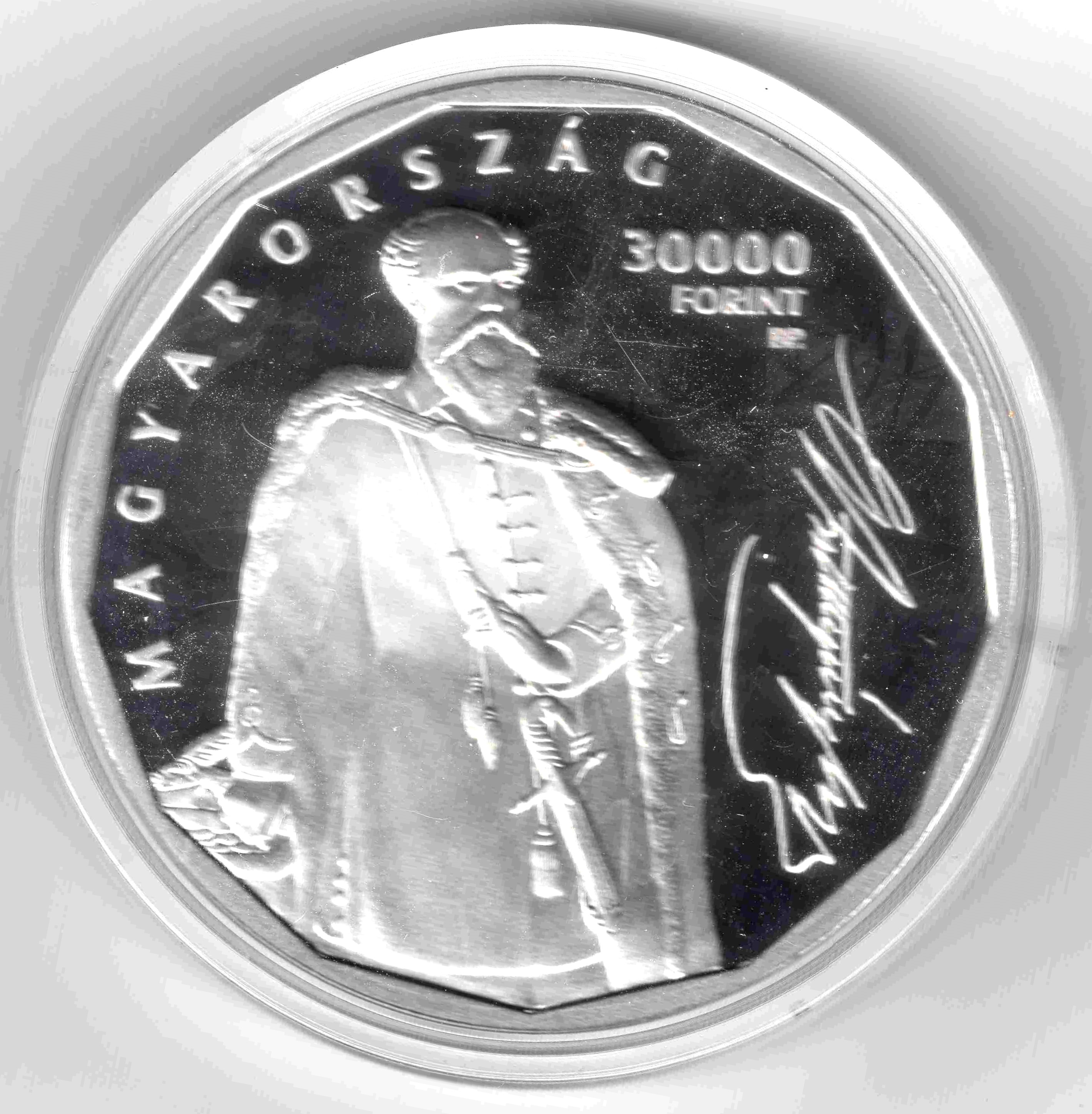 30 000 форинтов Венгрия