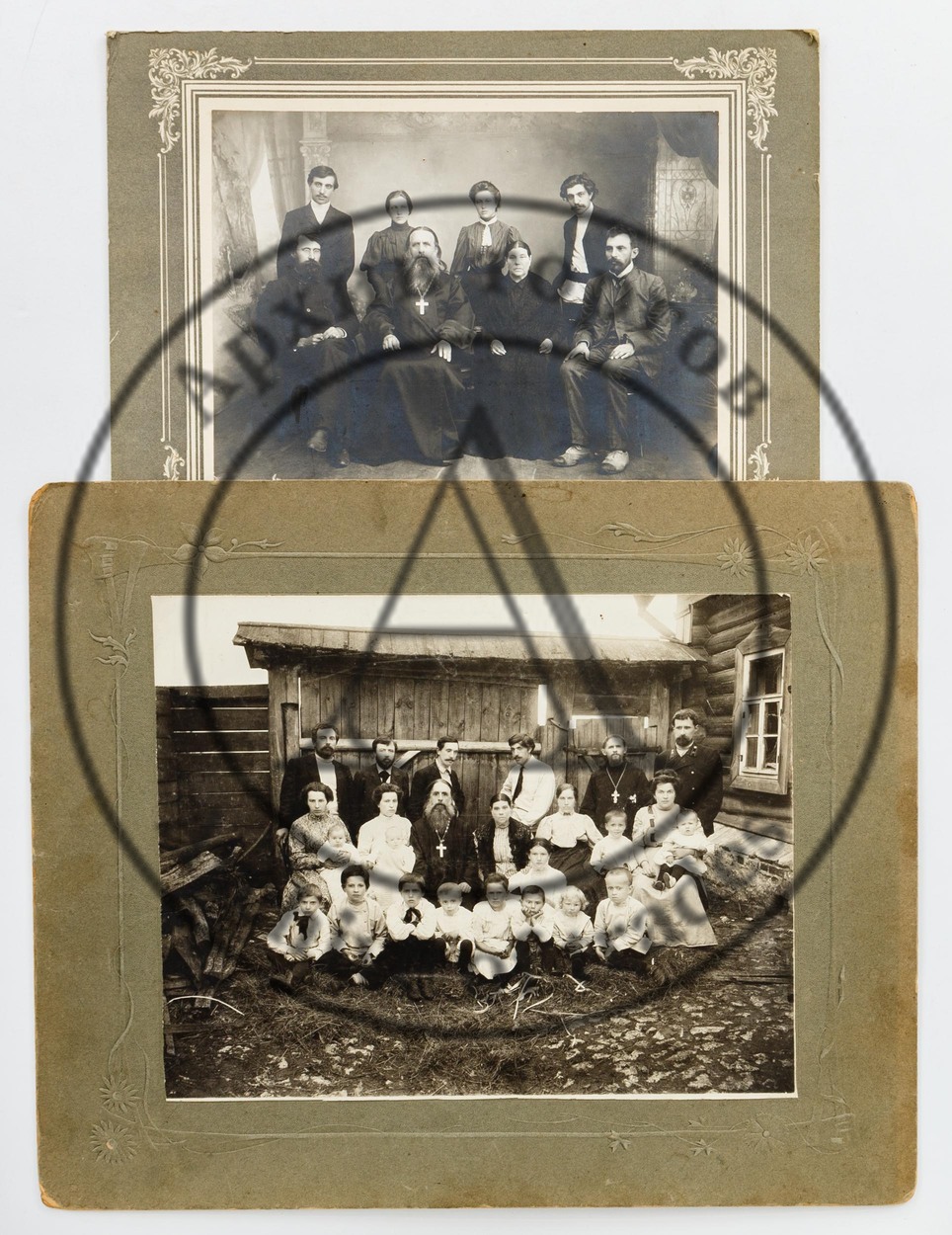 Сет из двух фотографий с родителями и родственниками дирижера Клавдия Птицы.