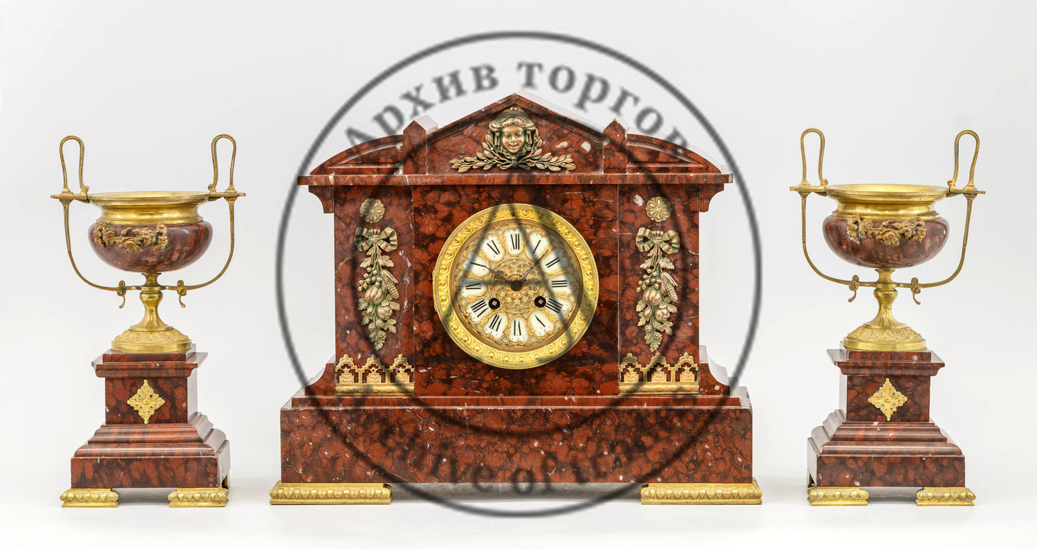 Часы каминные с парными вазонами