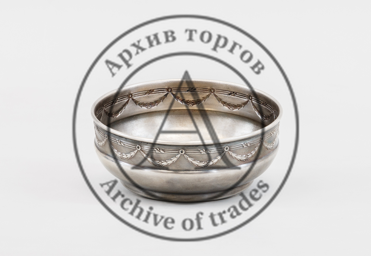 Миска с гирляндами