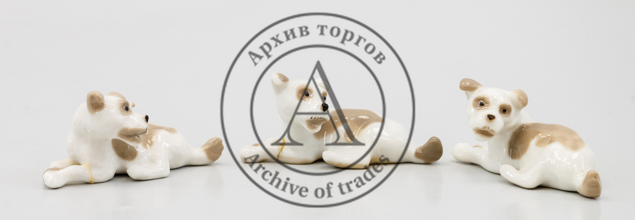 Набор из трех фигурок собак