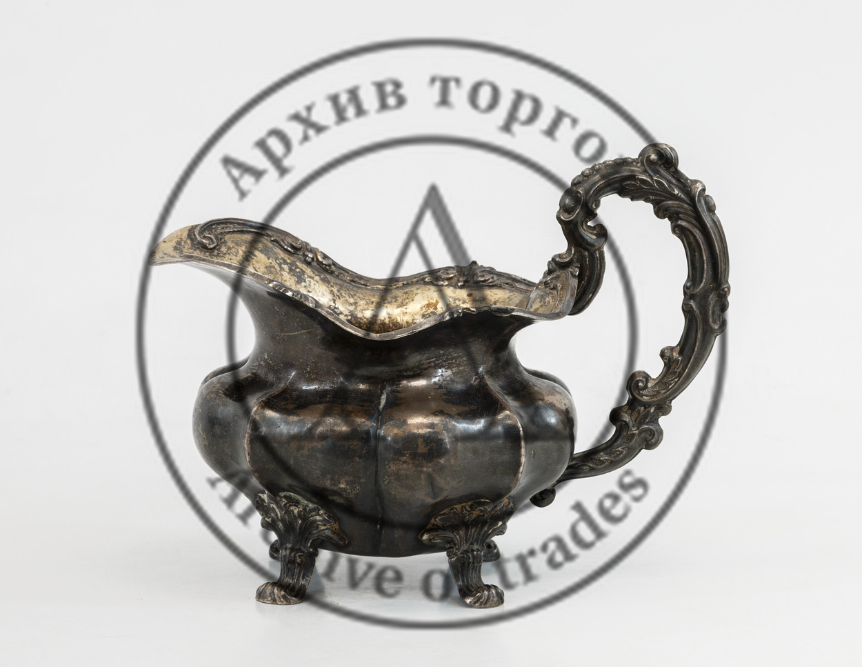 Соусник серебряный.