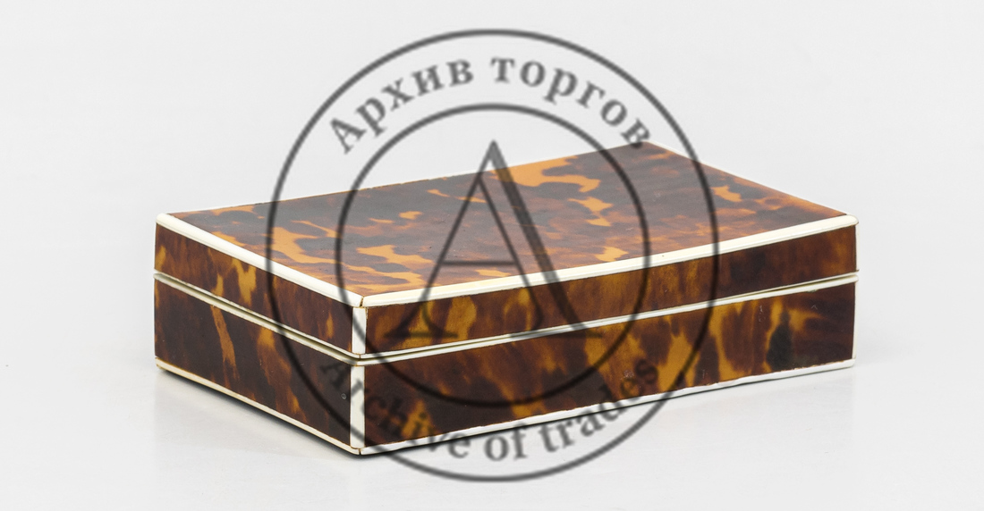 Шкатулка с отделкой из панциря черепахи
