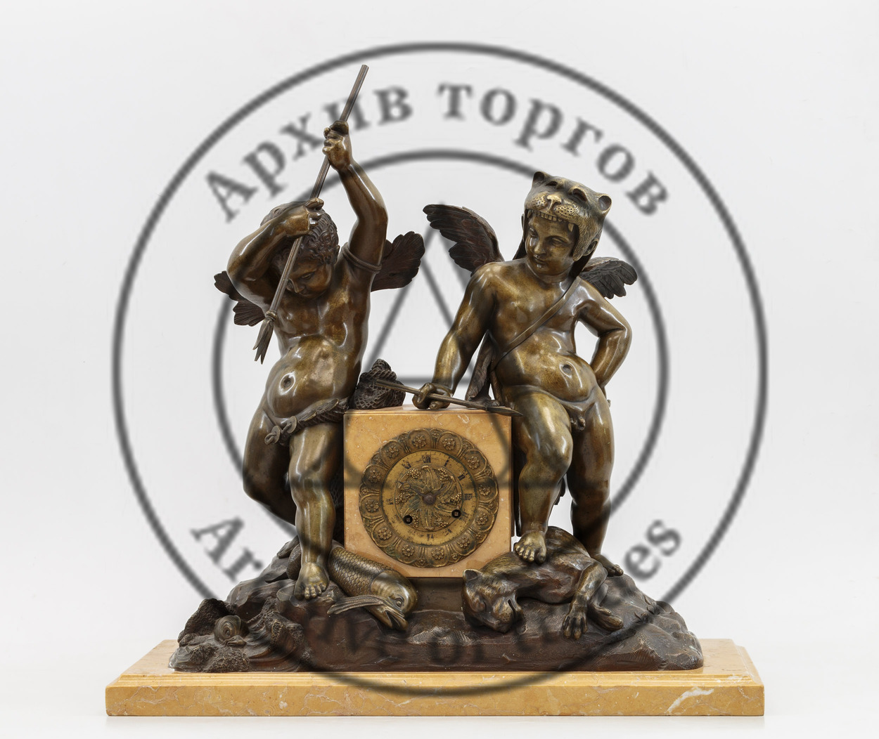 Часы каминные с изображением двух путти (аллегория охоты и рыбалки)