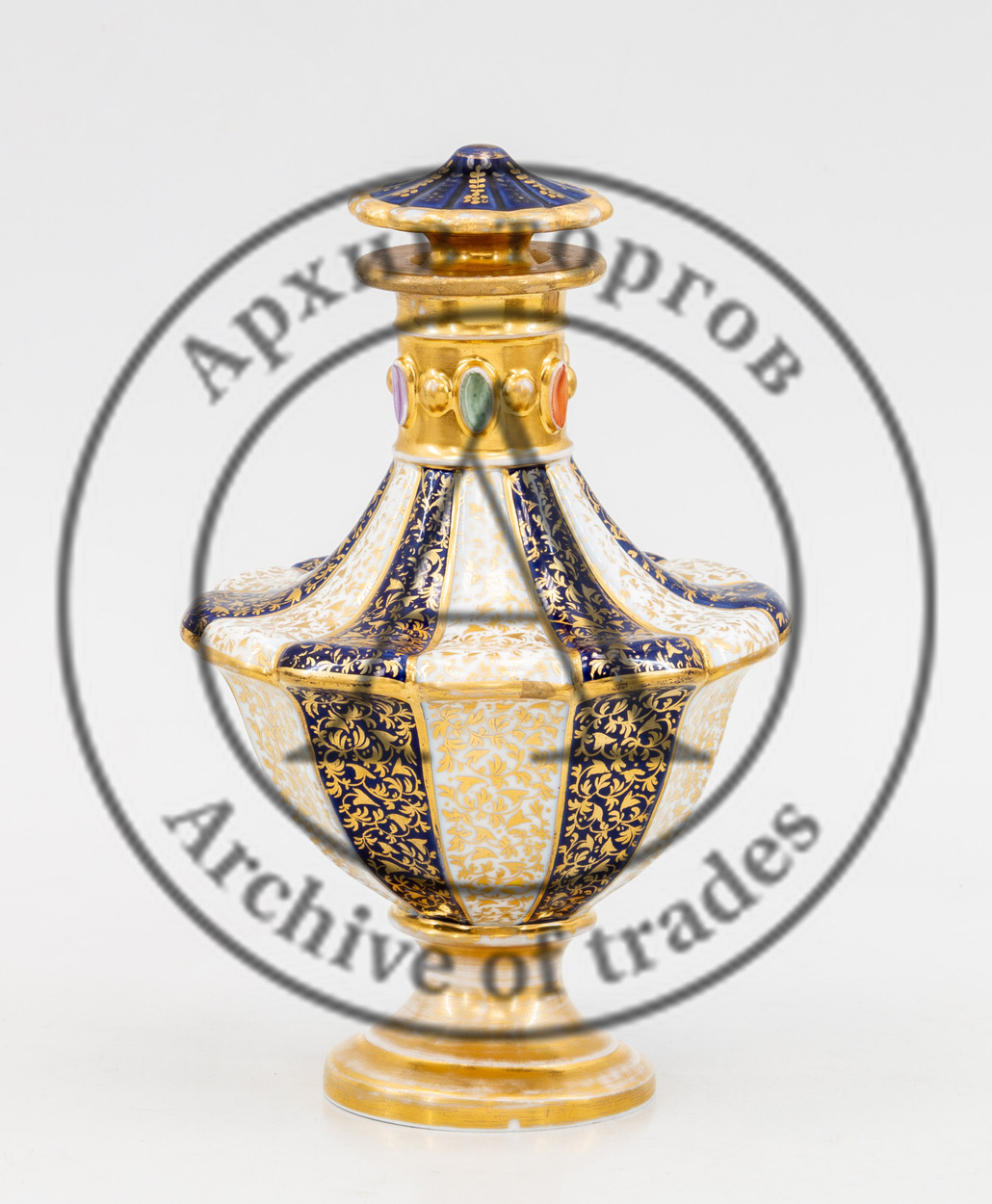 Флакон фарфоровый