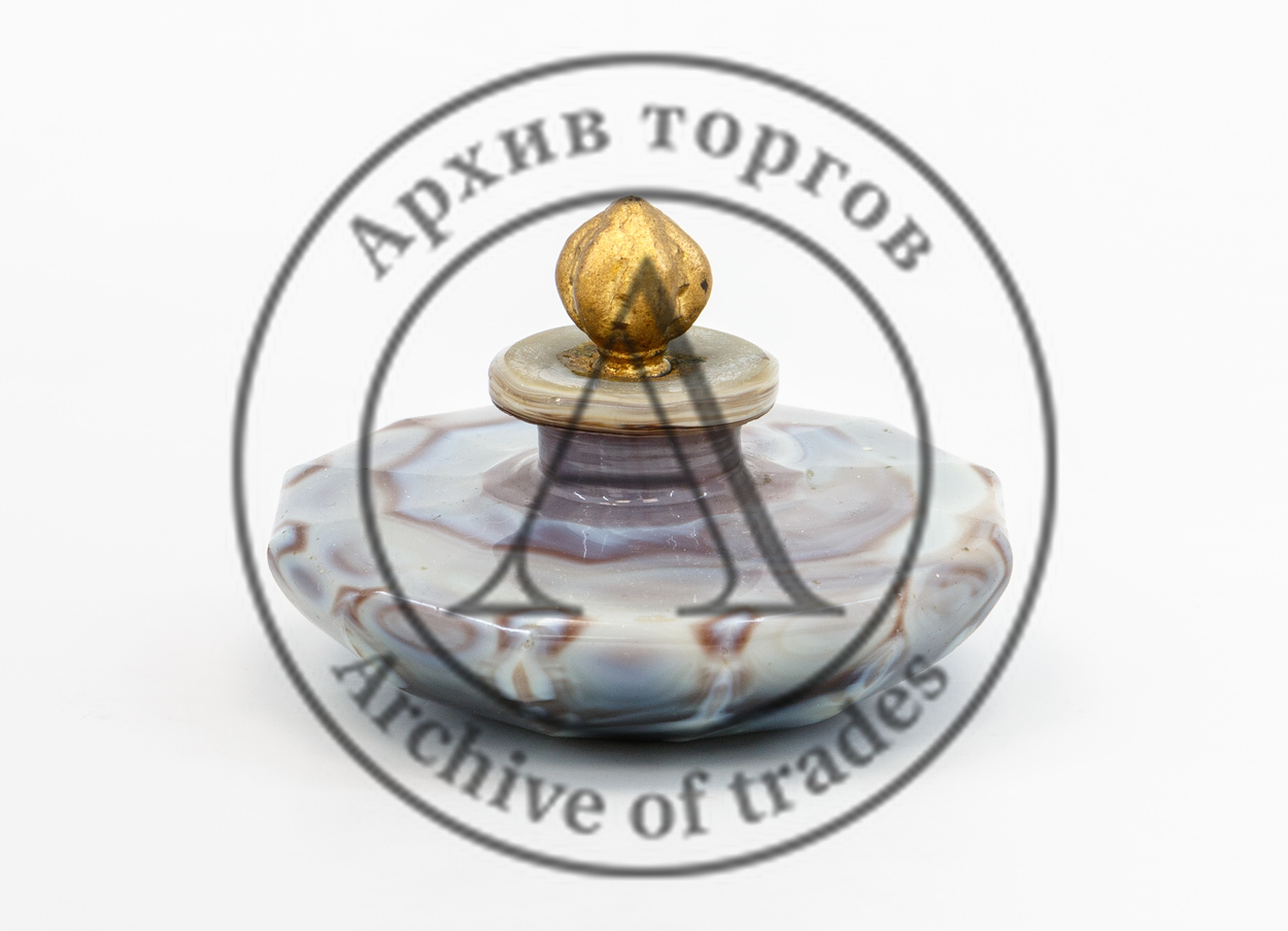 Парфюмерный флакон из агатового стекла