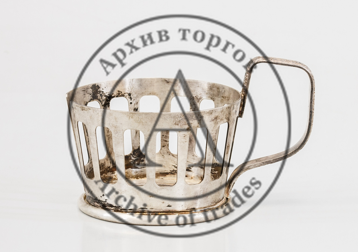 Подстаканник оригинальной конструкции
