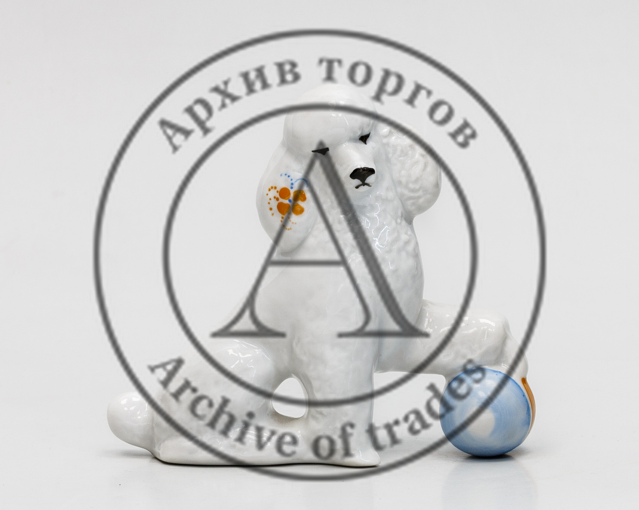 Скульптура «Пудель с мячиком».