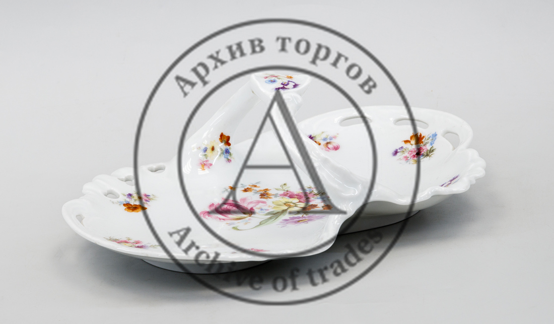 Сухарница с цветочной росписью
