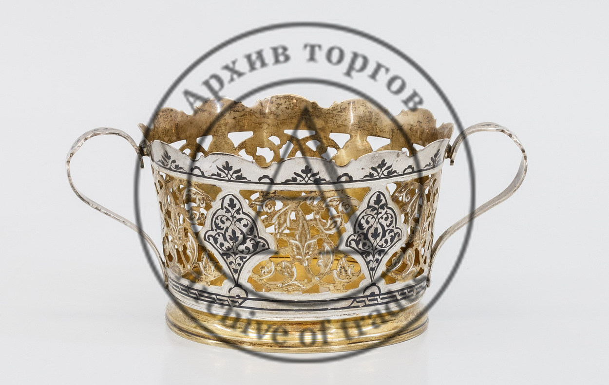 Конфетница с ажурным бортом