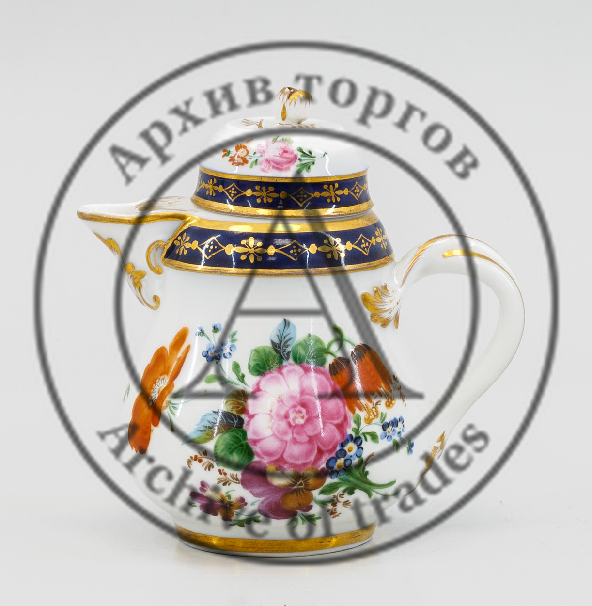 Молочник с крышкой, с цветочной росписью.