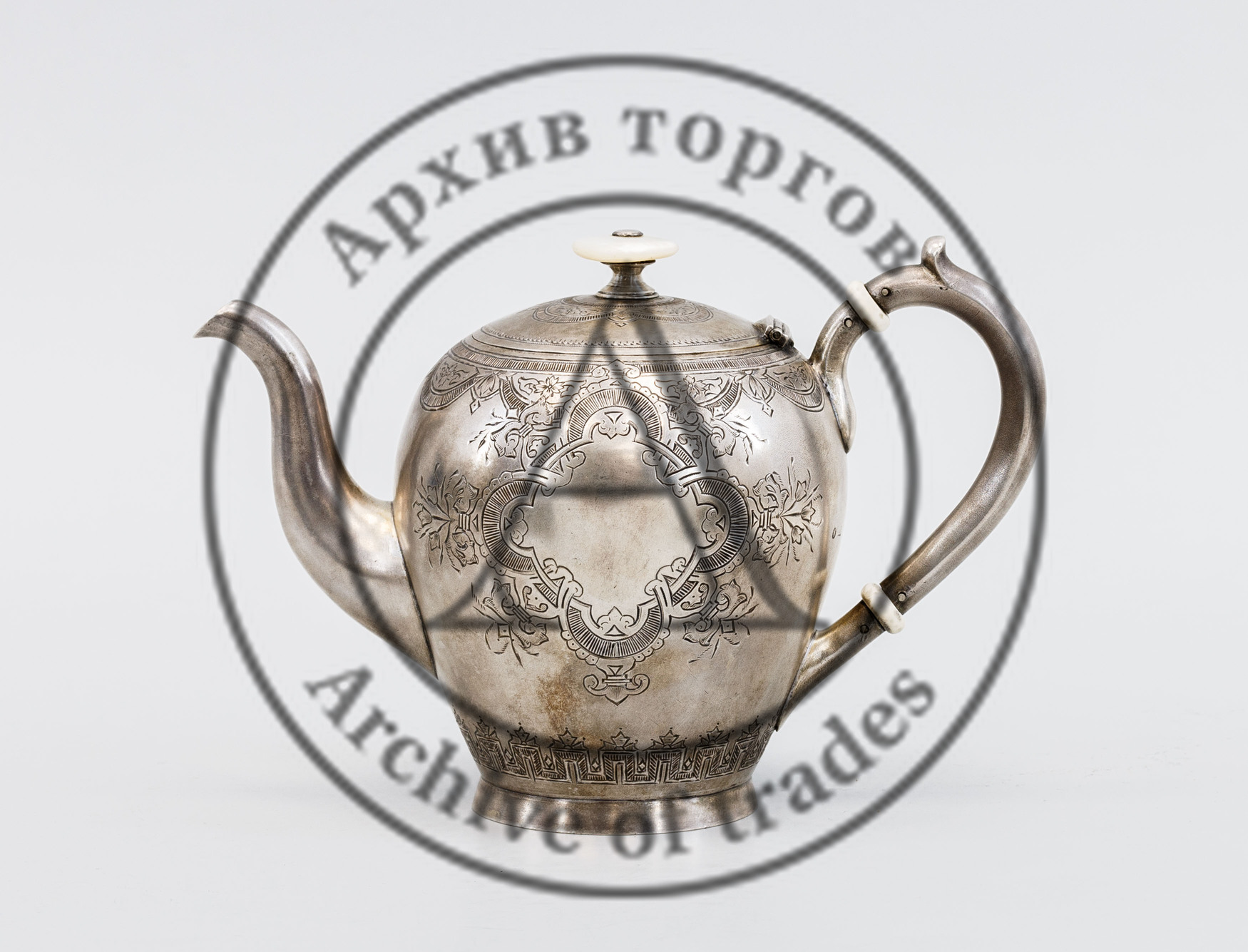 Чайник с декором в русском стиле