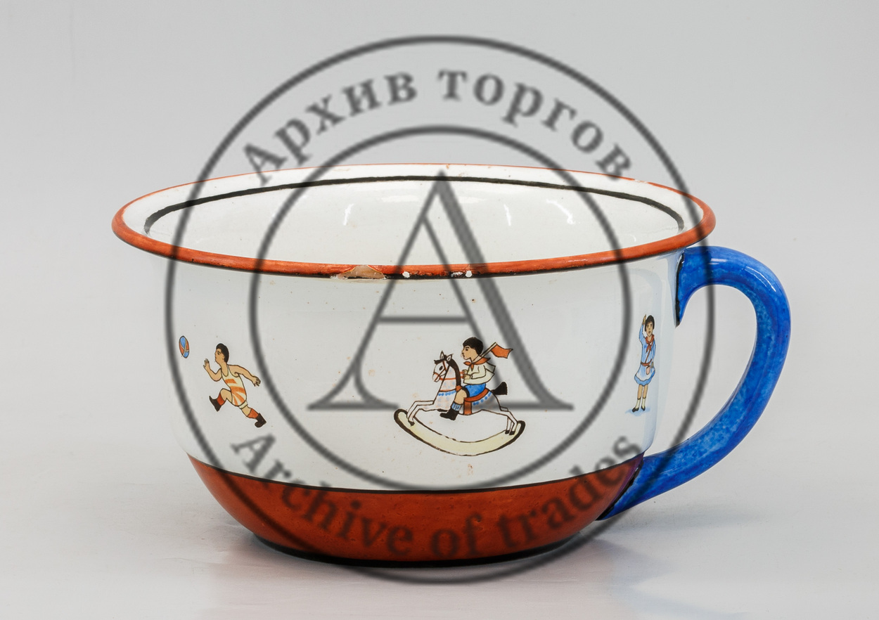 Горшок детский с изображением детей.