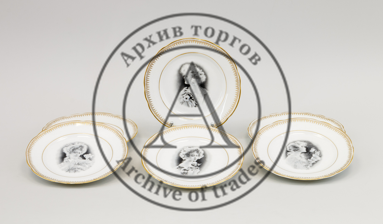6 десертных тарелки с портретами дам