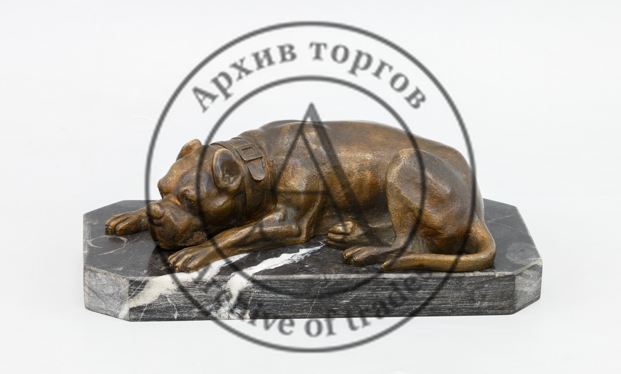 Скульптурная композиция «Лежащий боксер»