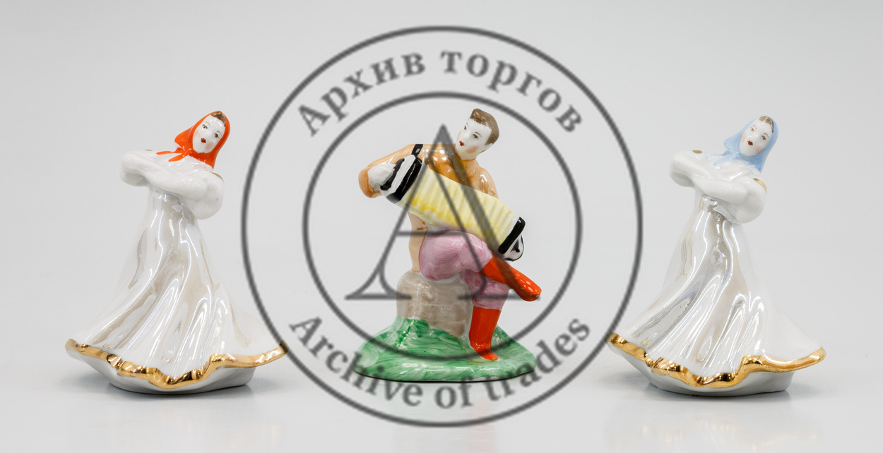 Декоративные скульптуры «Гармонист и две плясуньи»