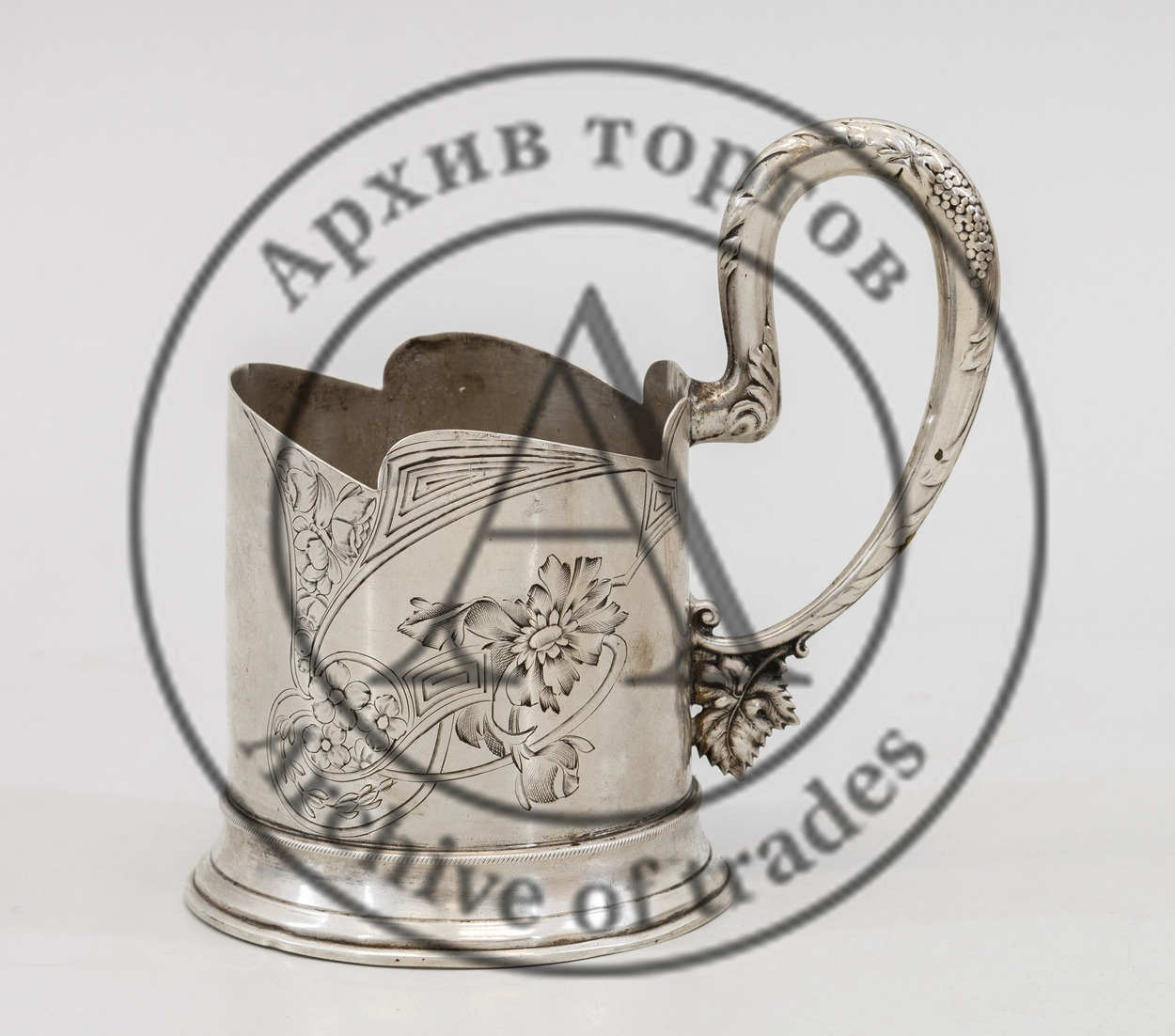 Подстаканник серебряный.