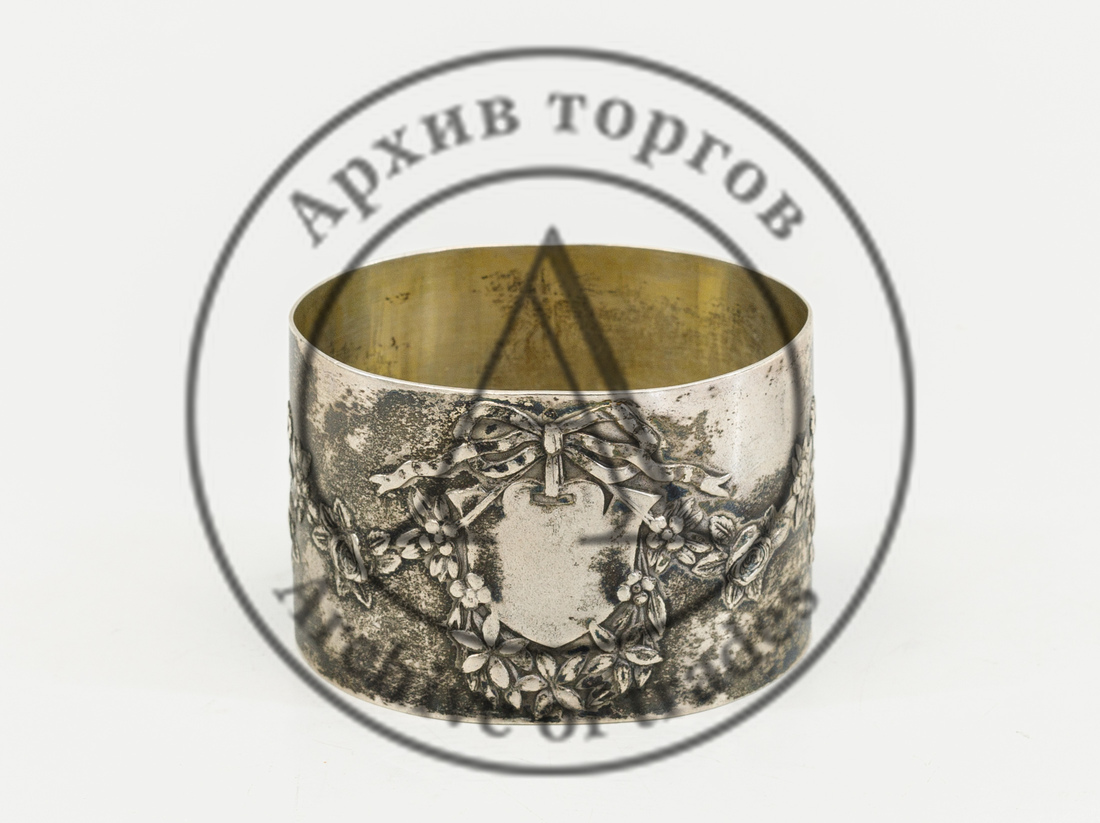 Кольцо для салфетки с растительным орнаментом