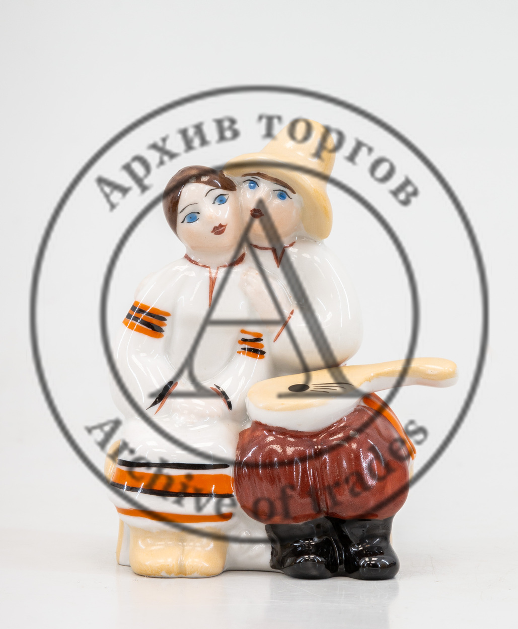 Скульптура «Бандурист с девушкой»