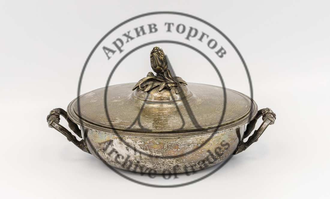 Террин (супница) с фигурным навершием и съемным отсеком